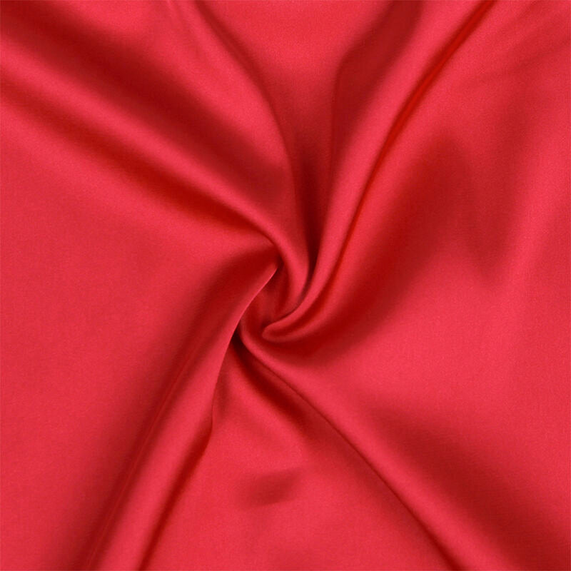 NUISETTE DENTELLE ROUGE DÉTAILS FLORALES