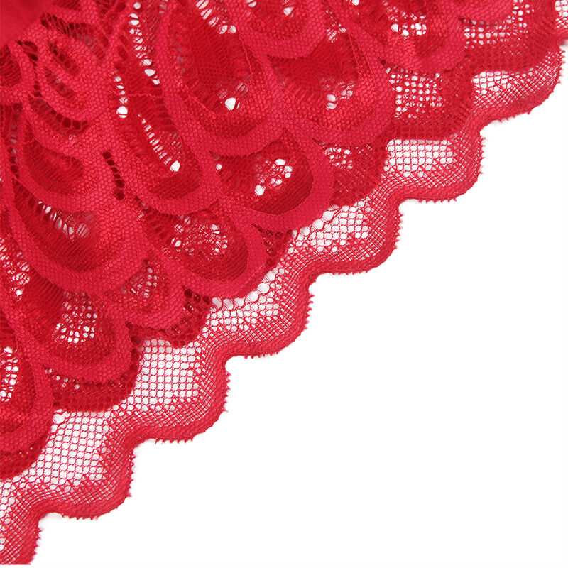 NUISETTE DENTELLE ROUGE DÉTAILS FLORALES